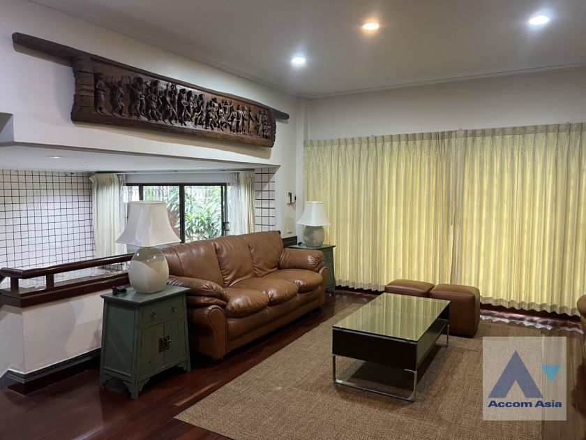 picture 🔼🔽 AccomA 📩 Classic Townhouse with greenery views and warm wooden tones (AA32315) - 11/20