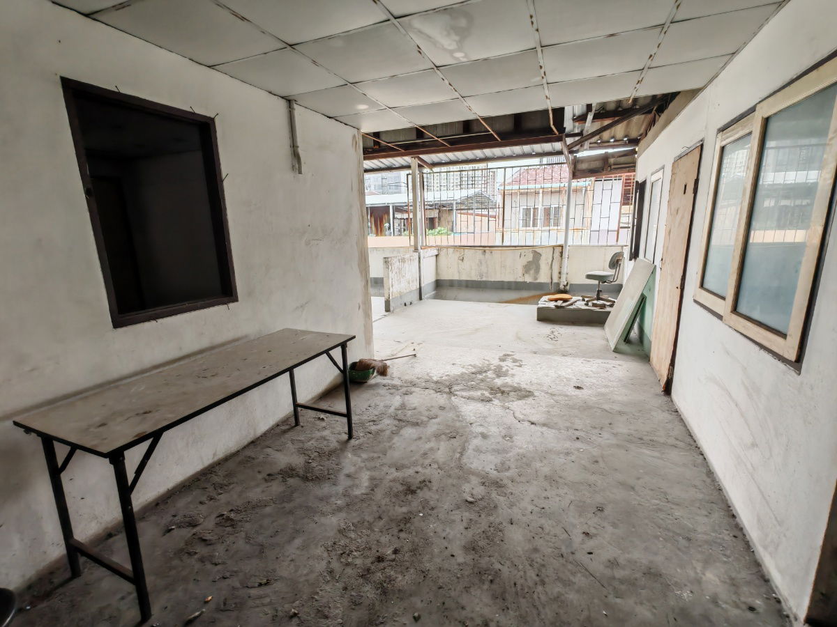 picture Rent a Commercial Building, Soi Phahonyothin 37/1 - 20/22