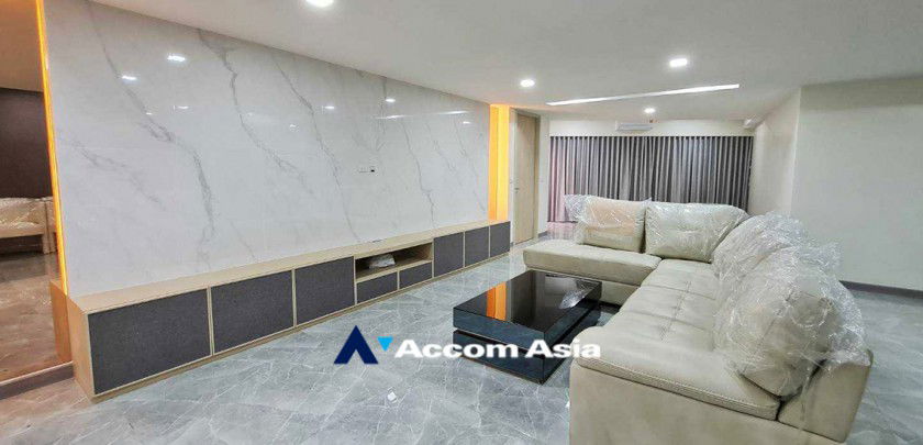 picture 🔼🔽 AccomA 📩 Bright contemporary condo with clean tones in Sukhumvit (13001082) - 2/13