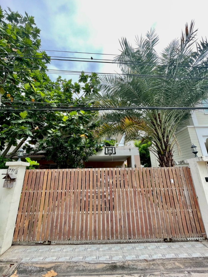 picture 🏡 For Sale: 2-Storey Detached Home in Prime Prachachuen Area - 3/15