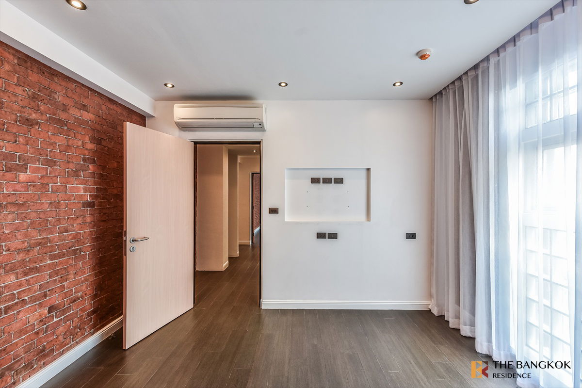 picture Penthouse Condominium 3 🌟 Luxury Penthouse, Large Stylish Finishing near BTS Ekkamai - 8/20