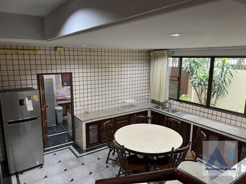 picture 🔼🔽 AccomA 📩 Classic Townhouse with greenery views and warm wooden tones (AA32315) - 8/20