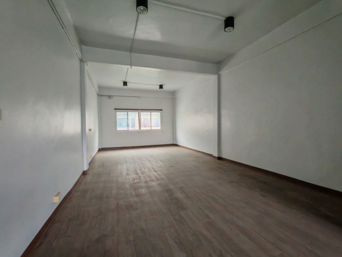 picture Rent a Commercial Building, Soi Phahonyothin 37/1 - 11/22