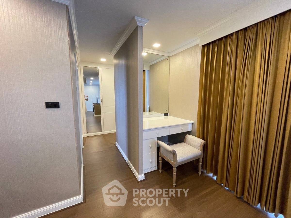 picture 4-BR Condo at Oriental Towers Condominium near BTS Ekkamai (ID 711751) - 9/13