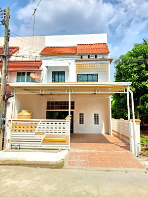 ทาวน์โฮม ม.นอร์ทกรุงเทพ วิทยาเขตรังสิต : #หมู่บ้านชมฟ้าวรางกูล (บ้านหลังริมติดสนามเด็กเล่น)