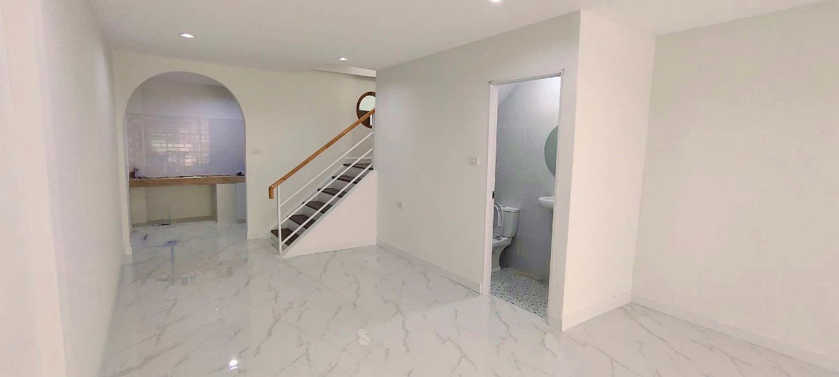 รูป บ้านสวย  รีโนเวทใหม่  สไตล์มินิมอล   ซอยเพชรเกษม 62/4  บางแค  ทาวน์เฮ้าส์ 3 ชั้น   MRT สถานีบางแค อยู่หน้าหมู่บ้าน  ใกล้เดอะมอลล์ บางแค - รูปที่ 6/26