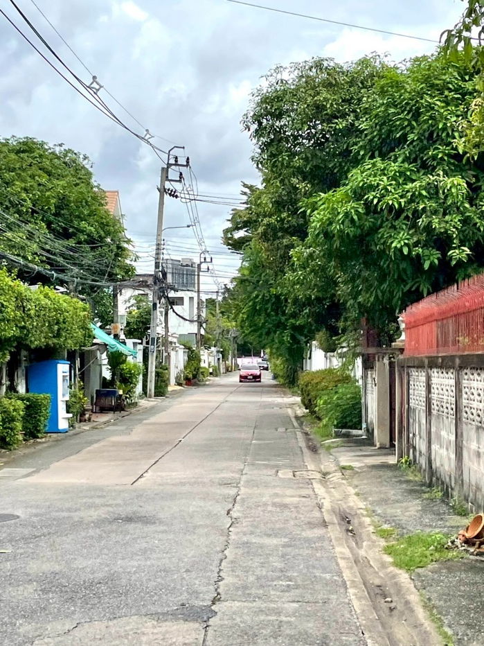 picture 🏡 For Sale: 2-Storey Detached Home in Prime Prachachuen Area - 9/15