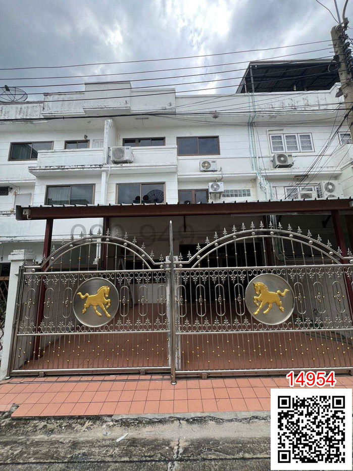 รูป เช่า ทาวน์เฮาส์ 3 ชั้น หมู่บ้านศรีปราโมทย์ ห่างจากโลตัส พระราม3 เพียง 200 เมตร - รูปที่ 1/5