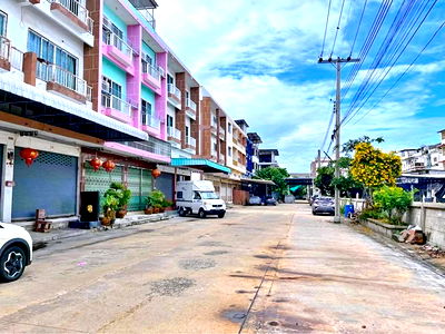 Shophouses for rent Rama 2 Road : Soi Sagaegam 48-54 Central Rama 2 1.1km Commercial building for rent 3-storey including mezzanine ro