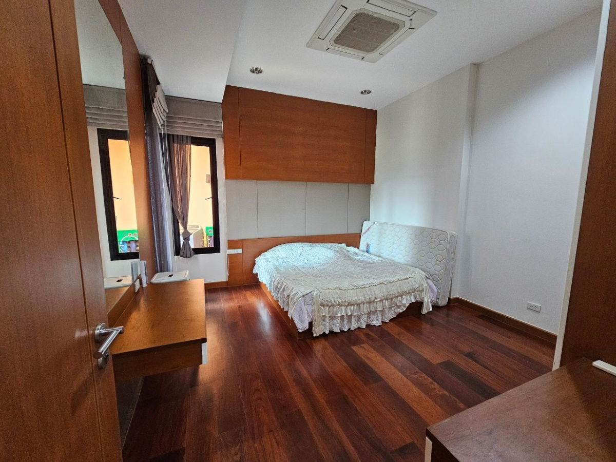 รูป 🏡 ขายด่วน! บ้านหลังใหญ่พื้นที่กว่า 1 ไร่ หายาก! ใกล้เดอะมอลล์บางแค, MRTหลักสอง บรรยากาศธรรมชาติ 🌟 - รูปที่ 17/21