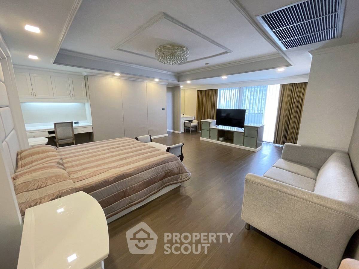 picture 4-BR Condo at Oriental Towers Condominium near BTS Ekkamai (ID 711751) - 2/13