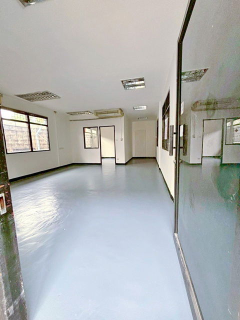 picture BTS PhraKhanong 400m. For rent home office 20sq.w. 80sq.m. BTS BangChak 395m. Gateway Ekamai 3.5 km. - 5/8
