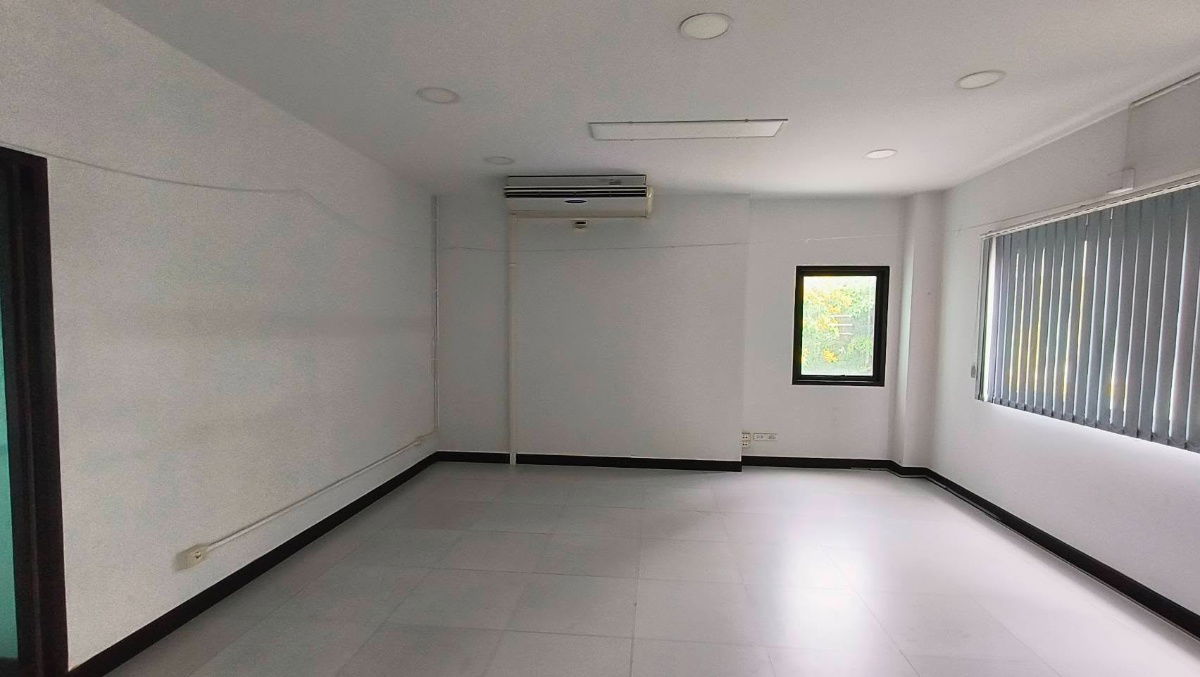 picture  For Rent: 3-Storey Showroom + Office with Stock Yard, on Vibhavadi Rangsit Road (Total Area: 1,270 sq.m.) Line: @nathong97 - 10/14
