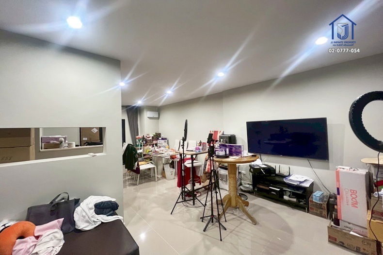 รูป ขายทาวน์โฮม 3 ชั้น หมู่บ้านนลินอเวนิว พลัส ถนนสามวา หลังมุม ใกล้รถไฟฟ้าสายสีชมพู - รูปที่ 3/10