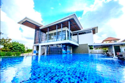 Houses for rent Nonthaburi : 5 bed Mansion for rent 2-storey Opposite Central Westville 100m. MRT BangYiKhan 4.7km. 68sq.wa. 288s