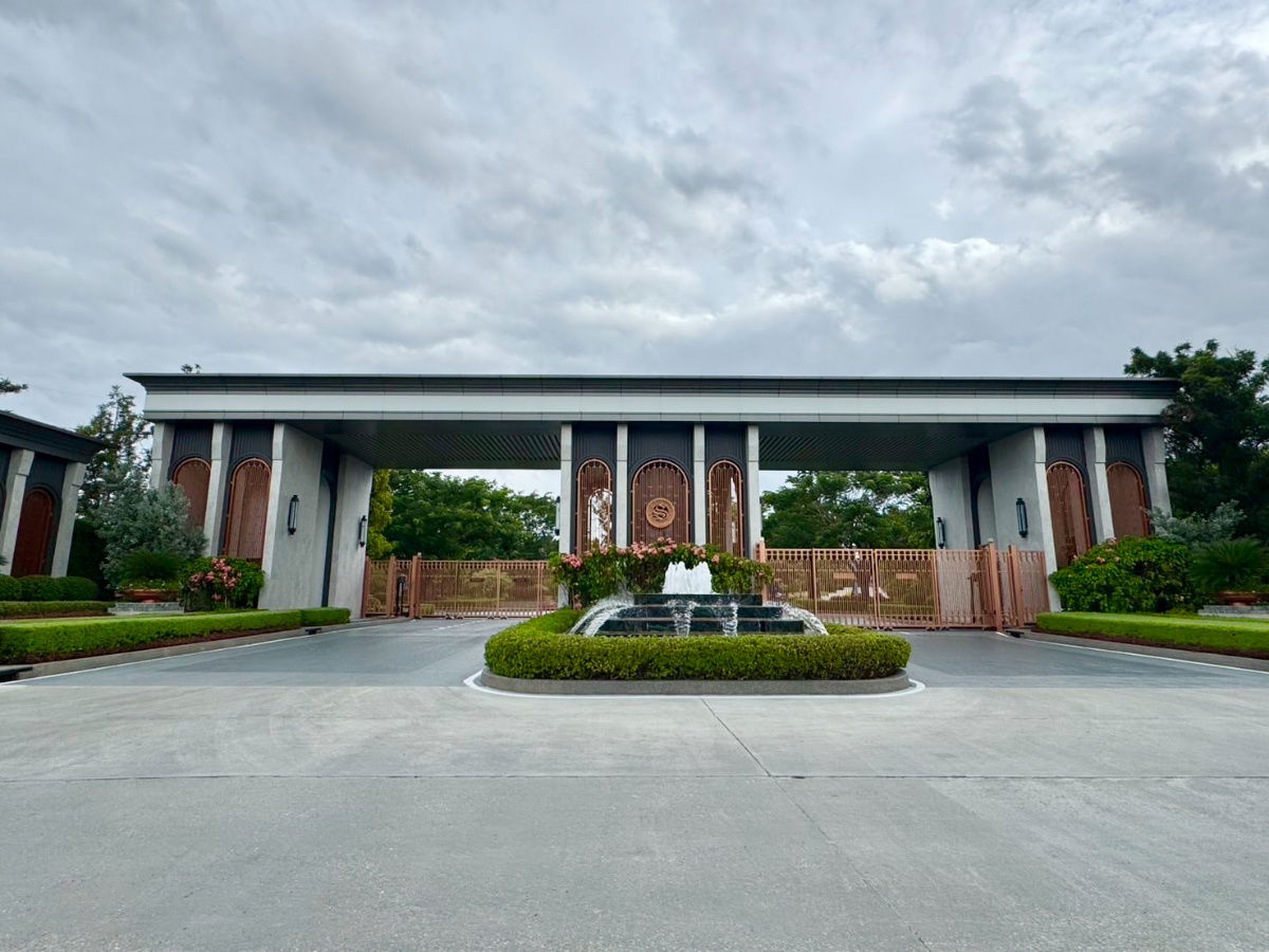 picture Setthasiri Krungthep – Pathumthani 2: Corner Unit with Golf Course View - 28/30