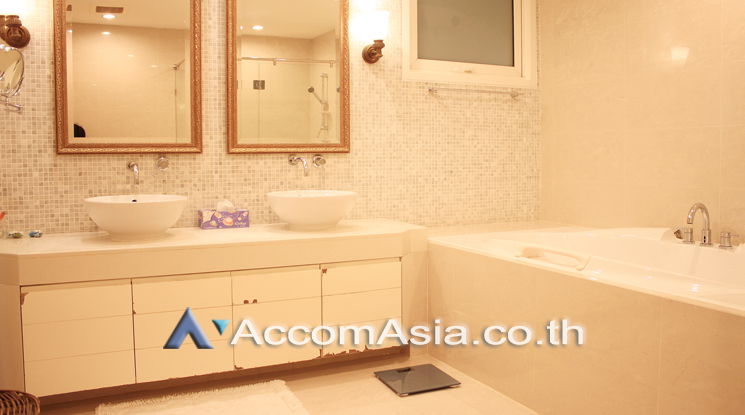 รูป 🔼🔽 AccomA 📩 Skyline-view duplex with floor-to-ceiling glass and airy layout (1521568) - รูปที่ 10/12