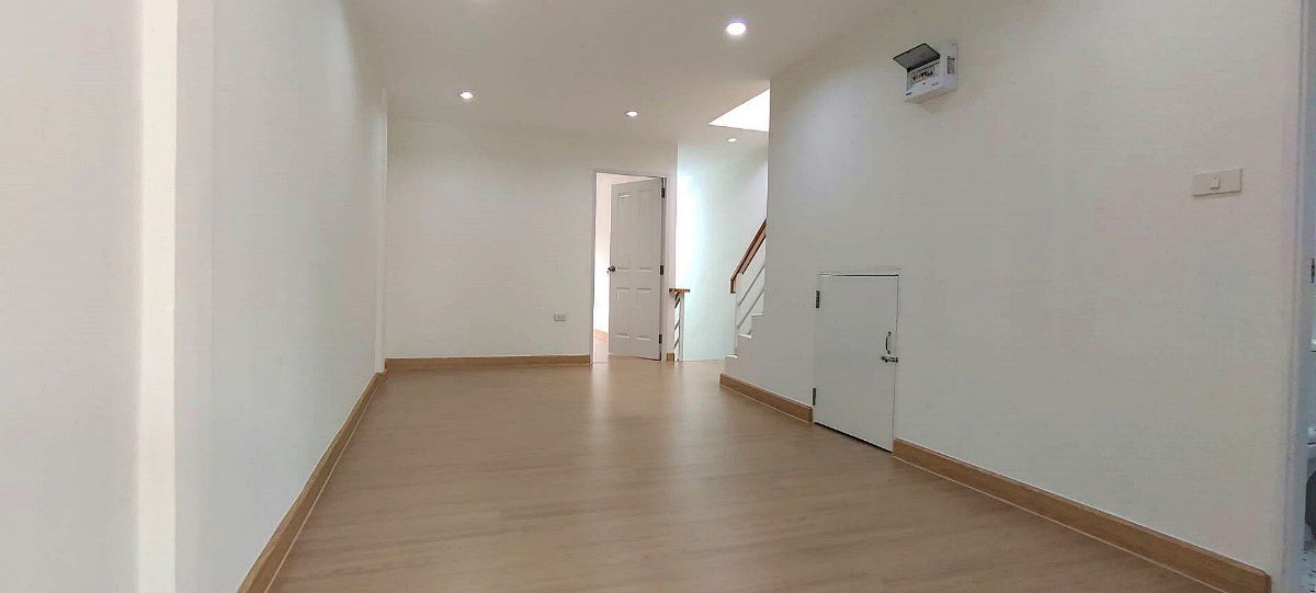 รูป บ้านสวย  รีโนเวทใหม่  สไตล์มินิมอล   ซอยเพชรเกษม 62/4  บางแค  ทาวน์เฮ้าส์ 3 ชั้น   MRT สถานีบางแค อยู่หน้าหมู่บ้าน  ใกล้เดอะมอลล์ บางแค - รูปที่ 12/26