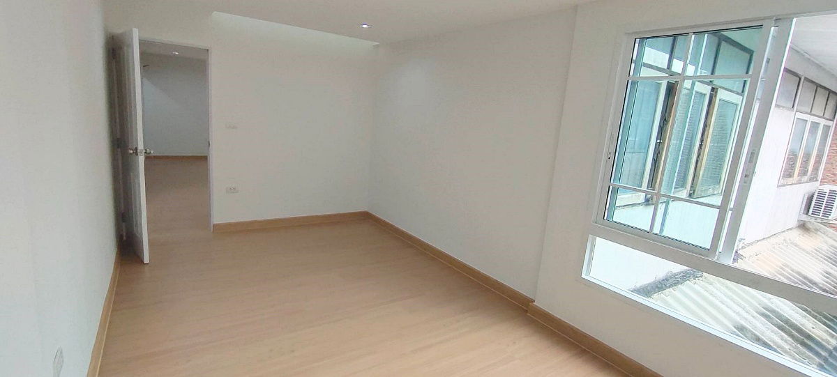 รูป บ้านสวย  รีโนเวทใหม่  สไตล์มินิมอล   ซอยเพชรเกษม 62/4  บางแค  ทาวน์เฮ้าส์ 3 ชั้น   MRT สถานีบางแค อยู่หน้าหมู่บ้าน  ใกล้เดอะมอลล์ บางแค - รูปที่ 15/26