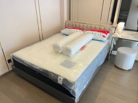 Park Origin Chula Samyan【𝐑𝐄𝐍𝐓】🔥Minimalist room with warm tones, professionally built-in furniture🔥  Contact Line ID: @hacondo