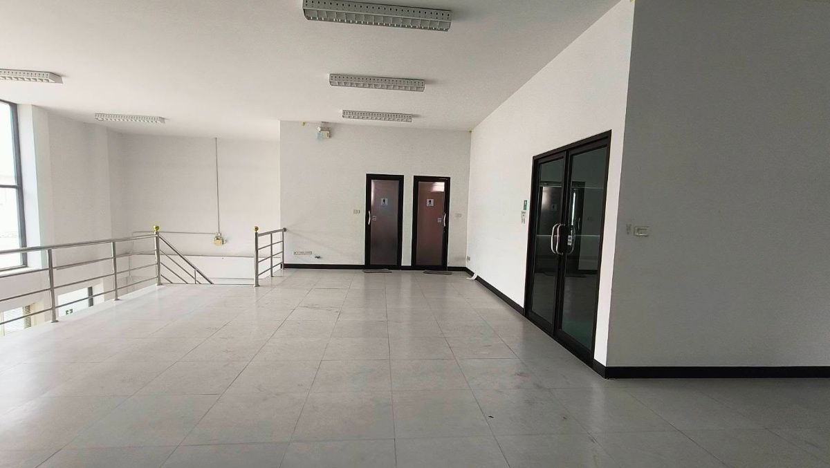 picture  For Rent: 3-Storey Showroom + Office with Stock Yard, on Vibhavadi Rangsit Road (Total Area: 1,270 sq.m.) Line: @nathong97 - 7/14