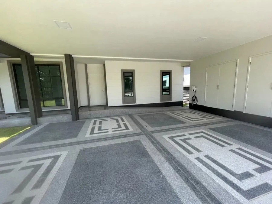 picture Large luxury single house , located at the best spot in the project with golf course views and parking for 6 cars, Setthasiri Krungthep-Pathumthani 2 - 12/26