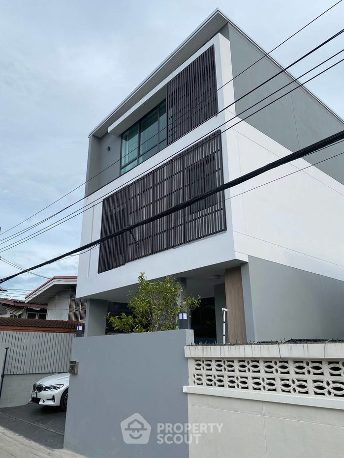 picture 4-BR House near ARL Ramkhamhaeng (ID 2226122) - 1/18