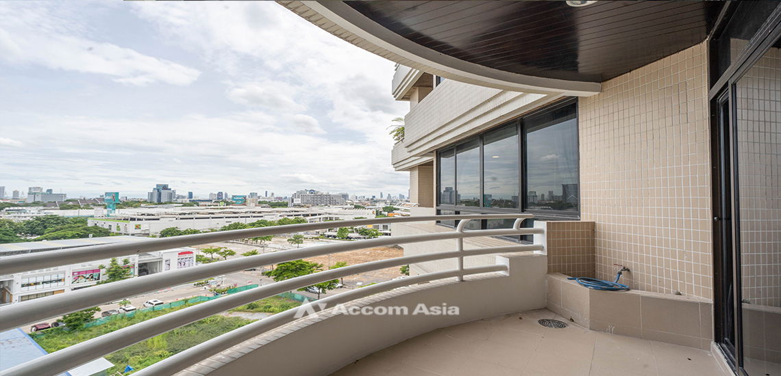 รูป 🔼🔽 AccomA 📩 Classically elegant unit with skyline balcony view (24496) - รูปที่ 10/18