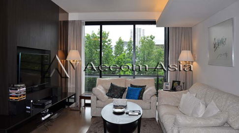 🔼🔽 AccomA 📩 Elegant condo with garden view and warm wood finishes (13001365)