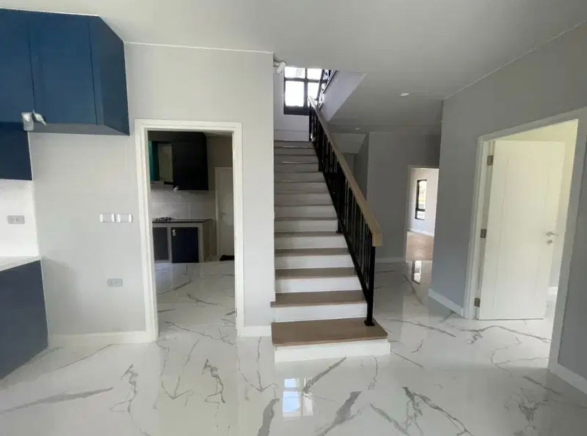 picture Don’t Miss Out! Beautiful House No. 199/4  Prime location near Si Saman Expressway, right next to a golf course! , Setthasiri Krungthep–Pathumthani 2 - 8/26