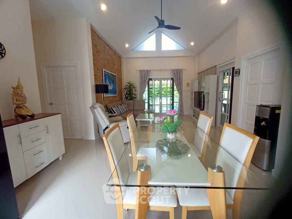 รูป วิลล่า 3-ห้องนอน ใกล้ เดอะ เวเนเซีย (ID 2224279) - รูปที่ 12/16