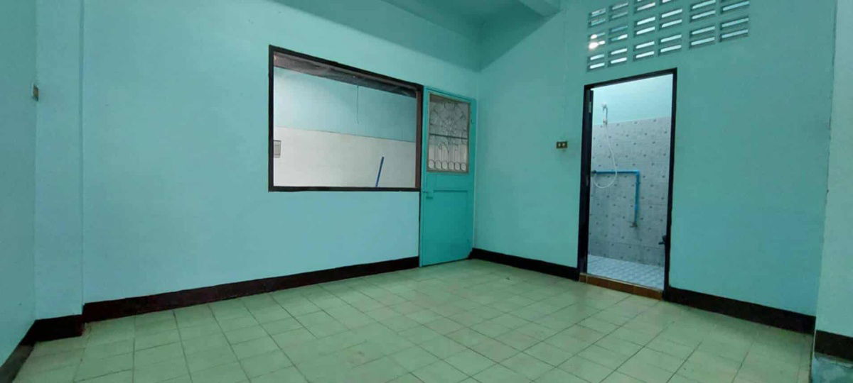 picture Townhouse in a good location, near Sukhumvit, affordable price for families looking for a house in the city. - 3/9