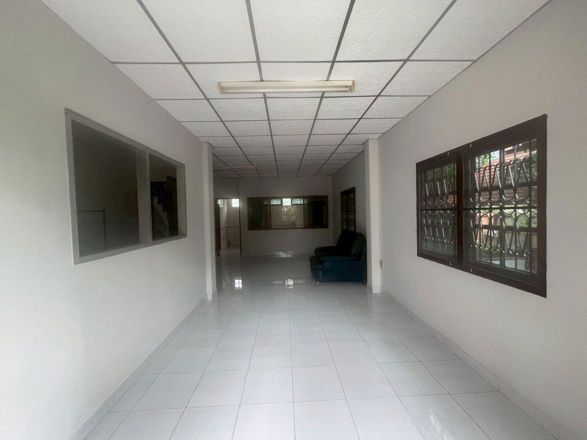 รูป ขายบ้านเดี่ยว 2 ชั้น เฉลิมพระเกียรติ ร.9 ซ.6 80 ตารางวา - รูปที่ 4/15