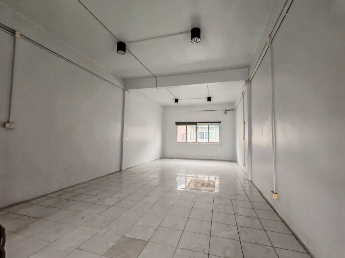picture Rent a Commercial Building, Soi Phahonyothin 37/1 - 18/22