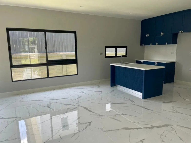 picture Large luxury single house , located at the best spot in the project with golf course views and parking for 6 cars, Setthasiri Krungthep-Pathumthani 2 - 13/26