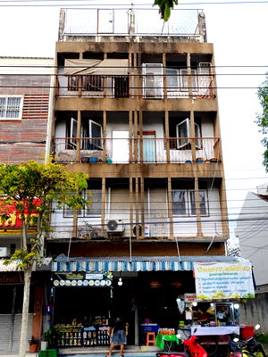 ขายอาคารพาณิชย์ : 🏠ขายตึก 2 คูหา มี 5 ชั้น​ (รวมชั้นดาดฟ้า) ขนาดที่ดิน 11+11 = 22 ตารางวา