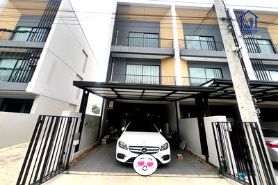 ขายทาวน์โฮม : ขายทาวน์โฮม 3 ชั้น หมู่บ้านนลินอเวนิว พลัส ถนนสามวา หลังมุม ใกล้รถไฟฟ้าสายสีชมพู