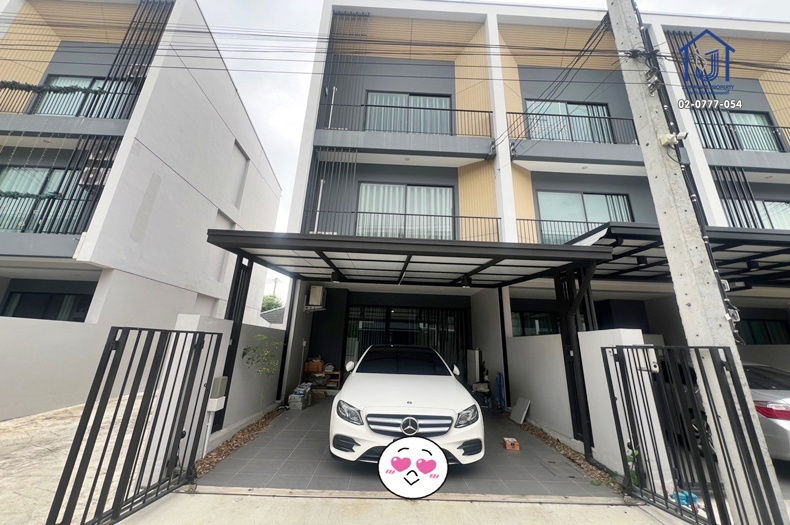 รูป ขายทาวน์โฮม 3 ชั้น หมู่บ้านนลินอเวนิว พลัส ถนนสามวา หลังมุม ใกล้รถไฟฟ้าสายสีชมพู - รูปที่ 1/10