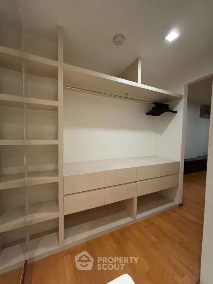 picture 2-BR Condo at Issara @ 42 Sukhumvit Condominium near BTS Ekkamai (ID 2225546) - 28/40