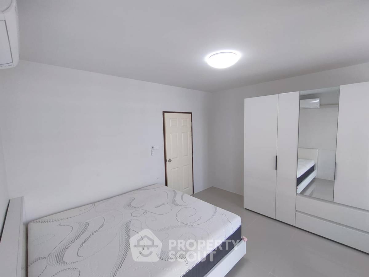 picture 2-BR Townhouse at Golden Town Laemchabang-Srisuvit in Bang Lamung (ID 1865653) - 10/16