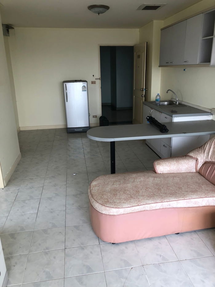 picture Studio unit for sale in Commonwealth Pinklao Condominium, near 2 minute walk from Bang Yikhan BTS MRT Station - 3/6