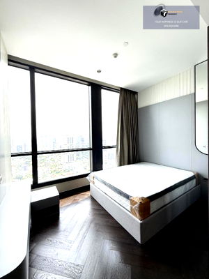 Condos for rent Bangkok : The Esse Sukhumvit 36 | Rare unit, one of the small penthouses, very close to Thonglor BTS station #2025072411058
