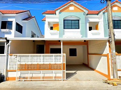 ทาวน์โฮม ดรีมเวิลด์ : หมู่บ้านพรพิมาน ซ.10/1 เนื้อที่28ตรว. 3นอน 2น้ำ ราคาขาย 2.2ล้าน