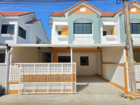 หมู่บ้านพรพิมาน ซ.10/1 เนื้อที่28ตรว. 3นอน 2น้ำ ราคาขาย 2.2ล้าน