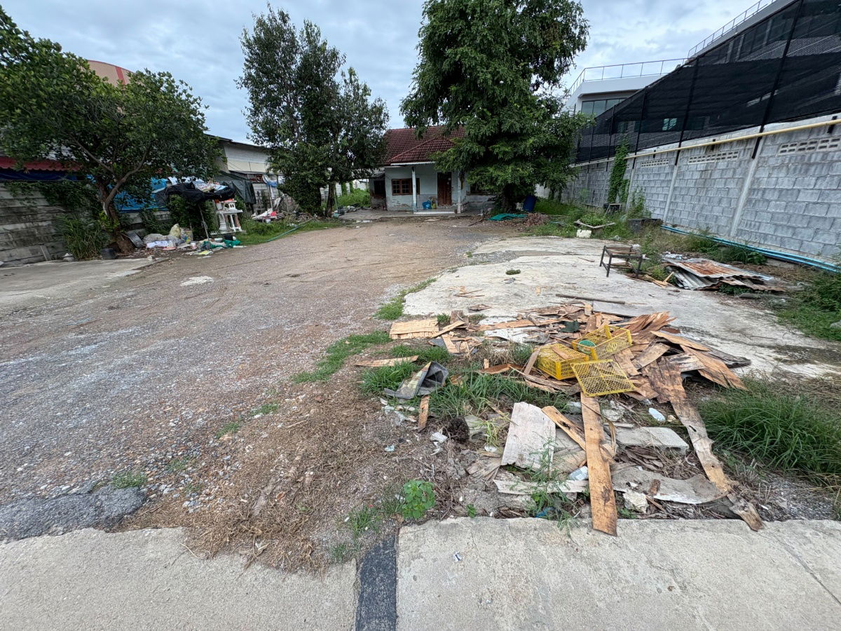 รูป ที่ดินให้เช่าพร้อมบ้านหลังเก่า สามารถทำการรื้อถอนได้ - รูปที่ 3/4