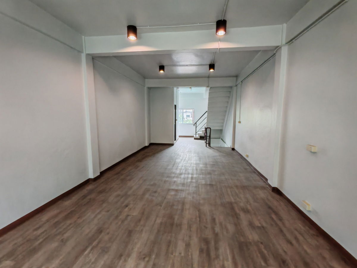 picture Rent a Commercial Building, Soi Phahonyothin 37/1 - 13/22