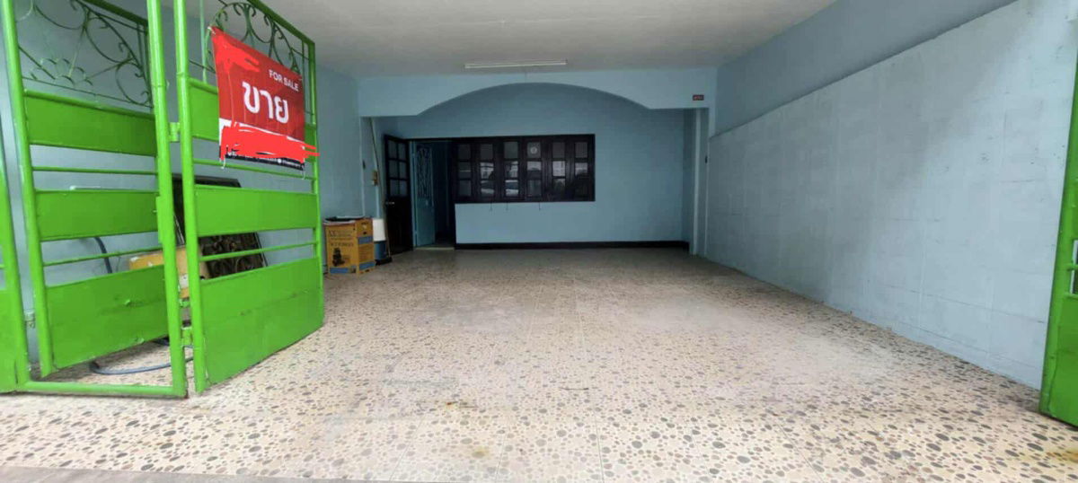 picture Townhouse in a good location, near Sukhumvit, affordable price for families looking for a house in the city. - 8/9