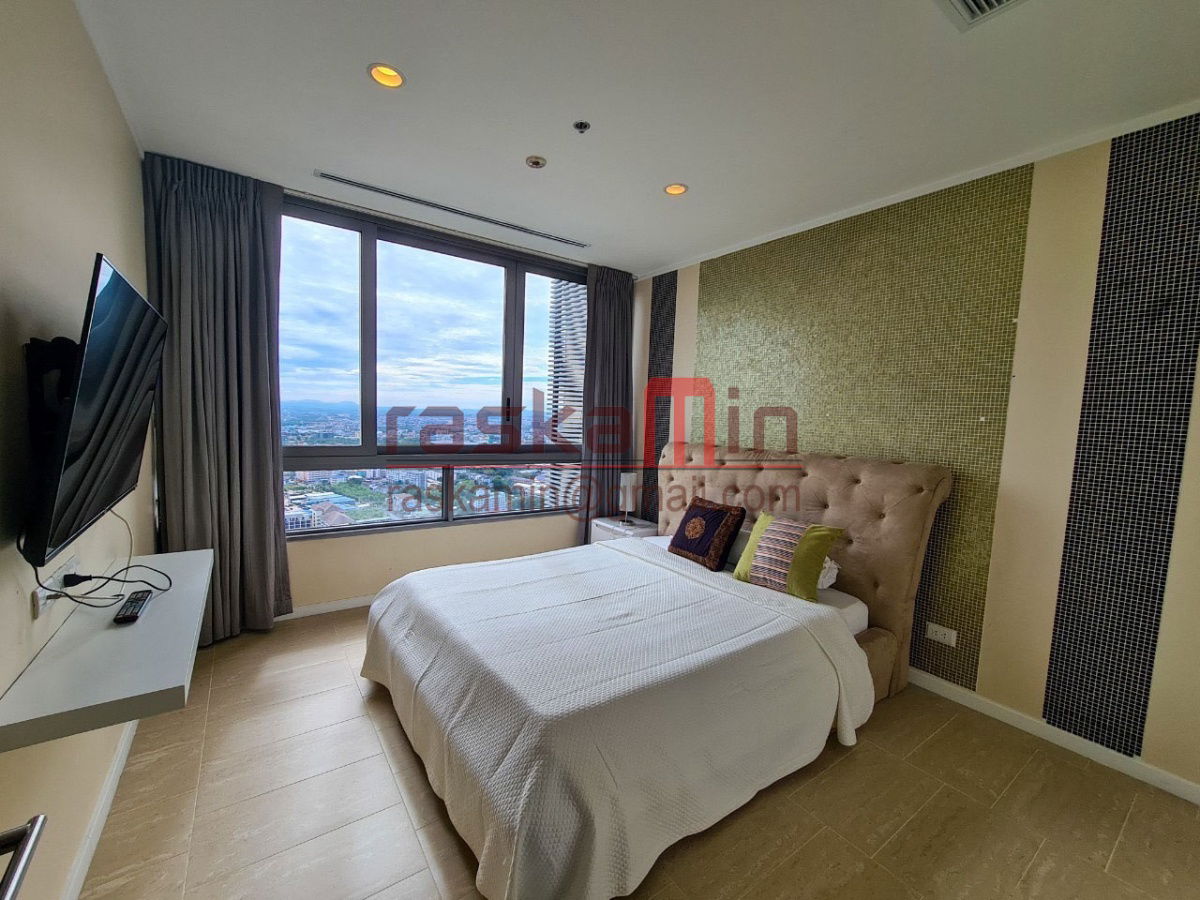 picture For Sale –Duplex High-Floor Unit at Northpoint Condominium - 7/25