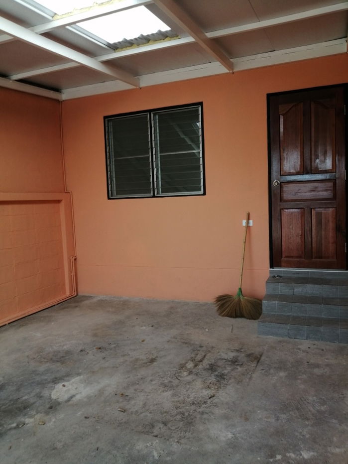 picture 1-Story Townhouse for Sale – Move-In Ready in Khlong 4, Prime Location Near Shopping and Local Amenities - 5/15