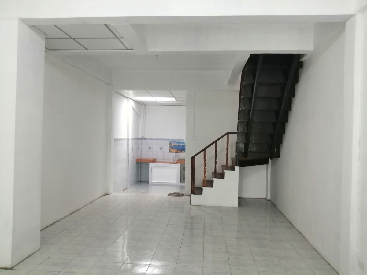 picture 2 storey townhouse for sale, ready to move in, Rangsit Khlong 4, very good location, near the community mall - 3/11